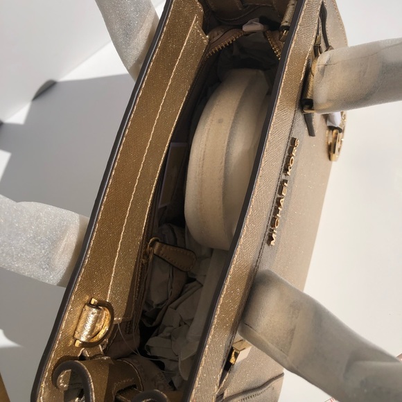 MICHAEL KORS DILLION SMALL SATCHEL IN PALE GOLD - Picture 7 of 8